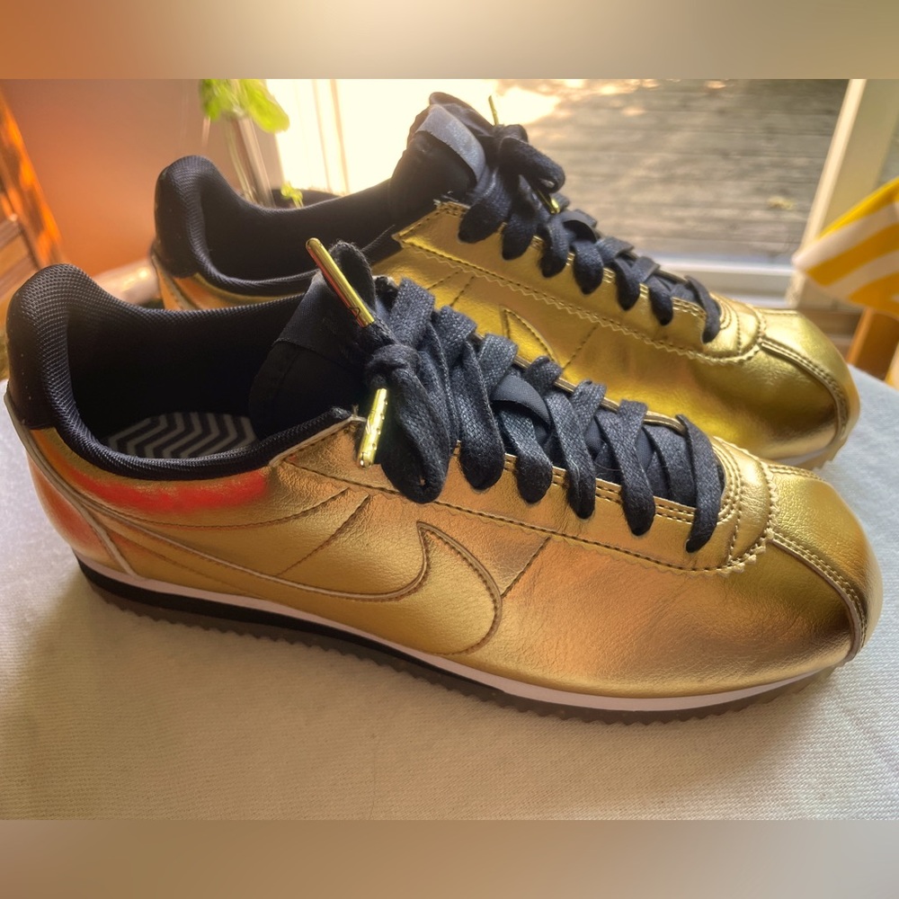 Super cool Gold Nike XLV Cortez